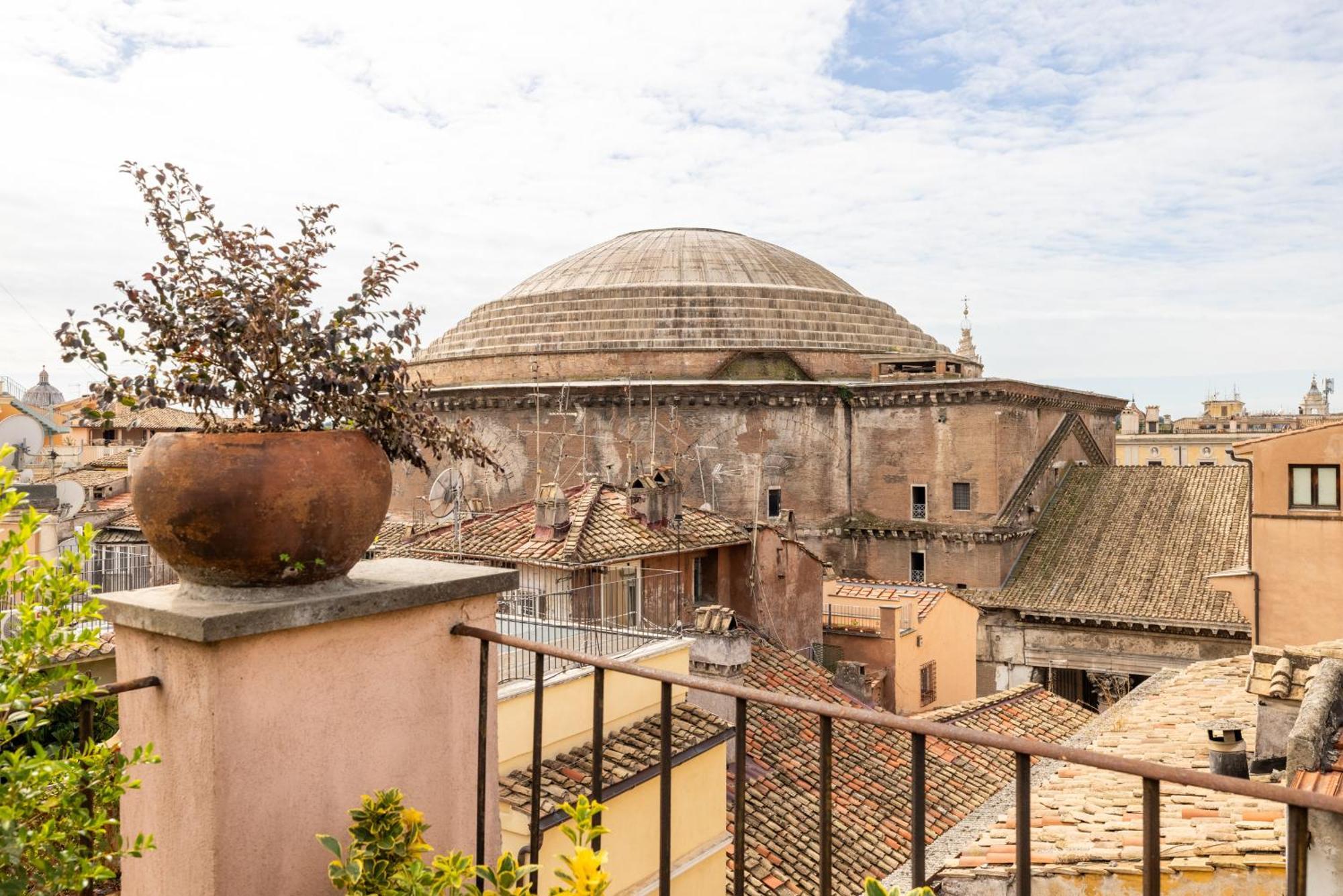 Apartment Pantheon With Terrace *
