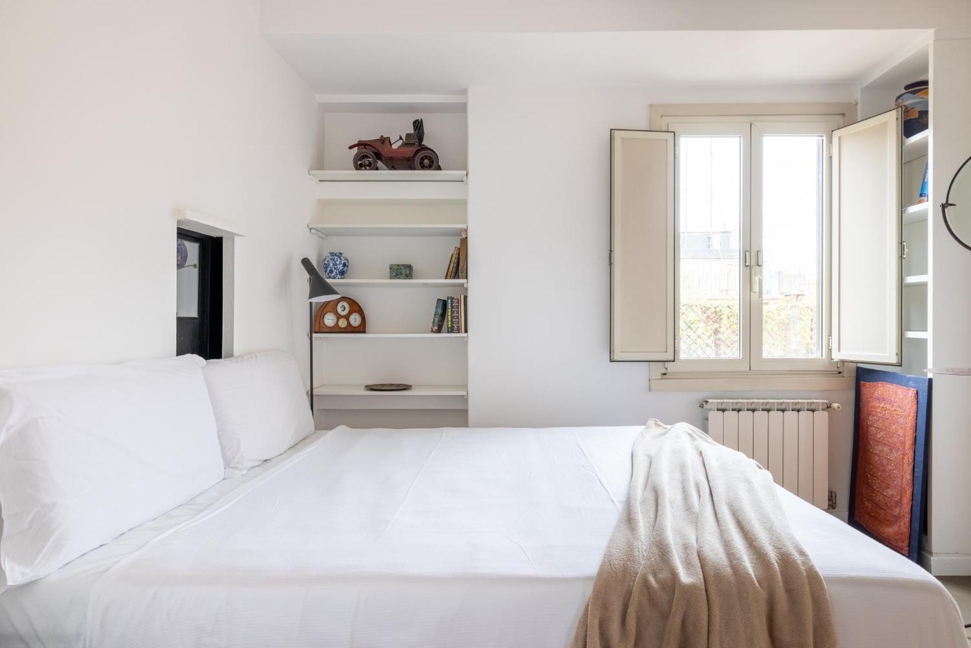 Apartment Pantheon With Terrace